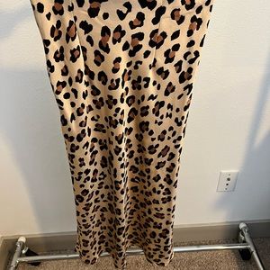 Leopard High waisted midi skirt with side zipper